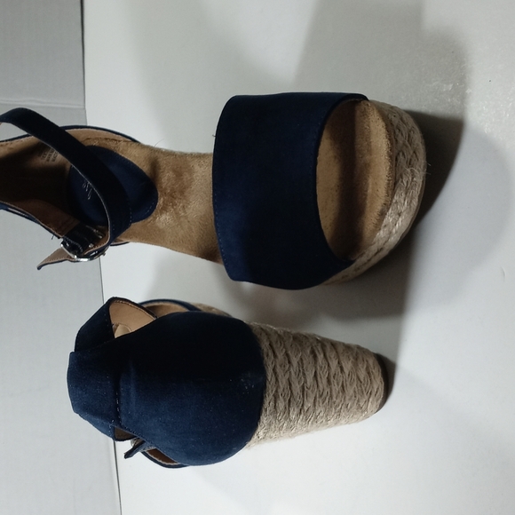 Sandal - Picture 4 of 5